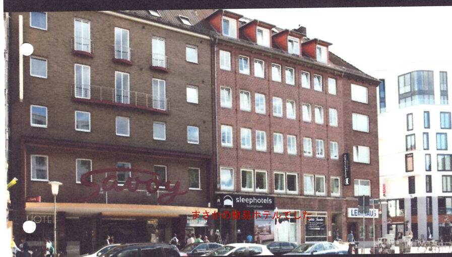 予約していたホテルビルの中にありました